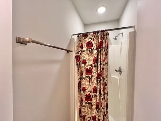 Building Photo - Newly Renovated 3BD, 2.5BA North Raleigh Home on a Private Lot in a Prime Location Near Shopping,...