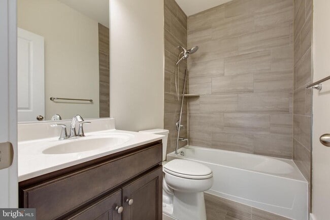 Building Photo - 2546 Buckthorn Dr