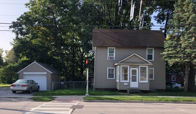 Primary Photo - 2 Bedroom House, W/D, Fenced Yard, Porch, ...