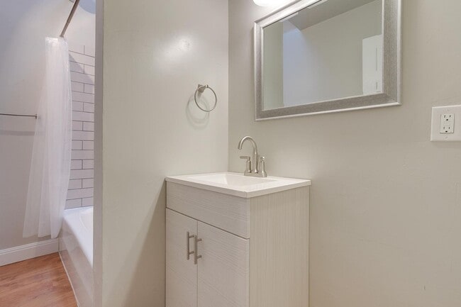 Building Photo - 2 Bed, 2 Bath Condo with Dedicated Parking...