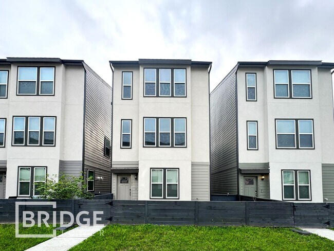 Building Photo - 18532 Centro Row