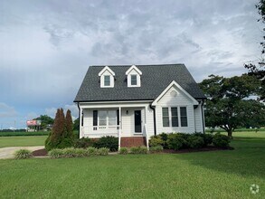Building Photo - Pretty Home, Featuring 1st Floor Master Su...