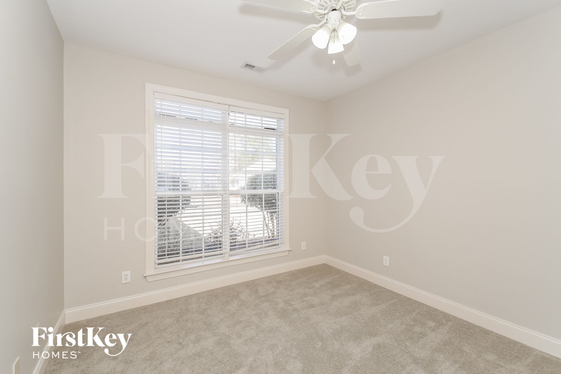 Building Photo - 15 Trellis Cir