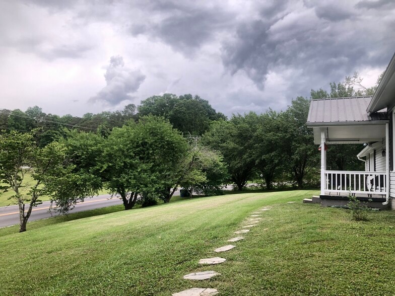 Building Photo - 1185 Johnson Rd