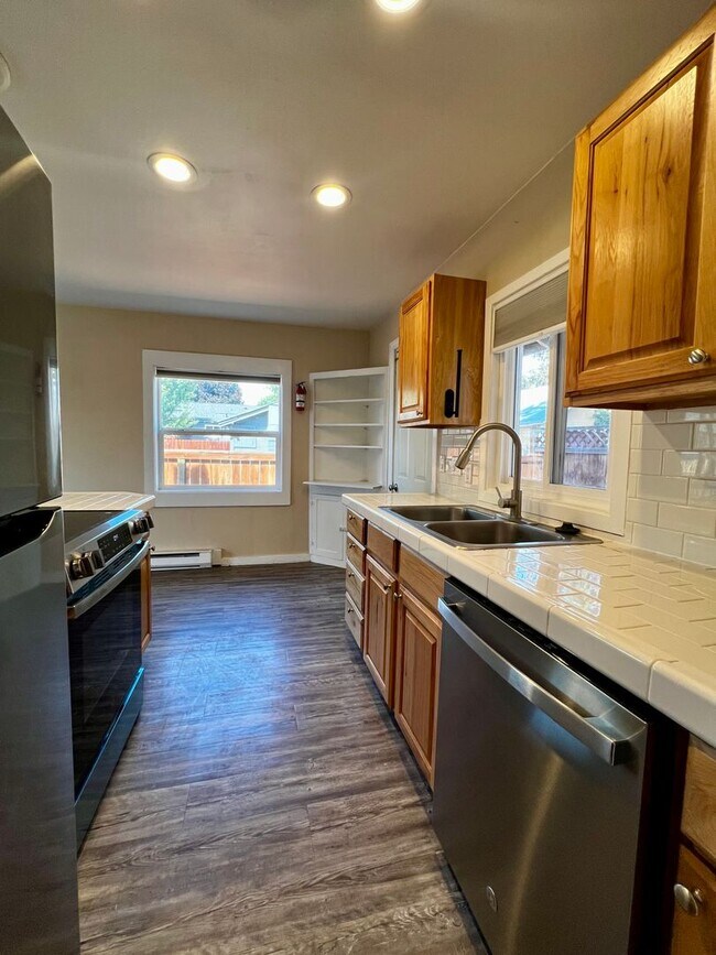 Building Photo - Non-Refundable & Security Deposit Total: $1100.00