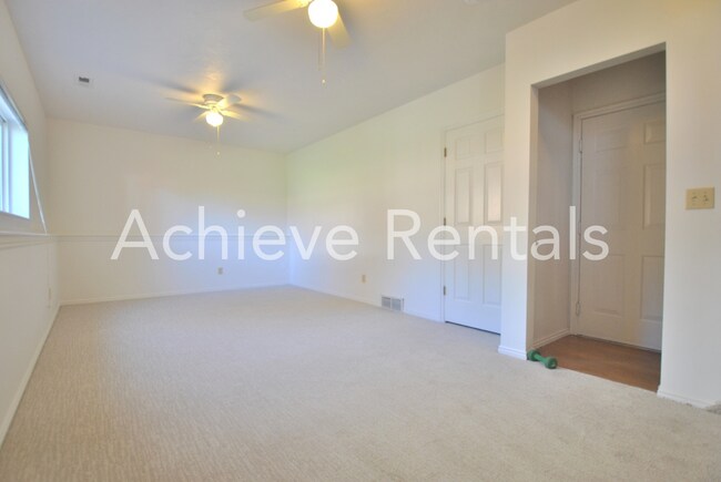 Building Photo - 1294 Eastridge Cir