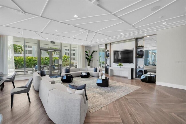 Building Photo - 301 1st St S