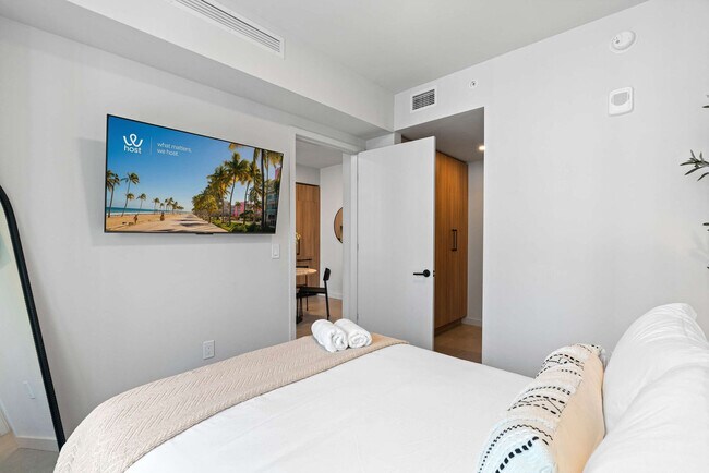 Building Photo - 121 NE 5th St