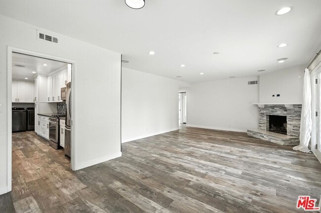 Building Photo - 6137 Laurelgrove Ave