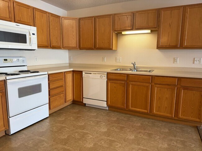 Building Photo - 2 bed 2 bath 1st Floor South Fargo