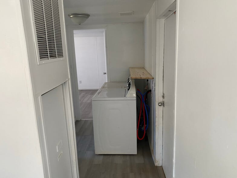 Building Photo - 313 Amy St