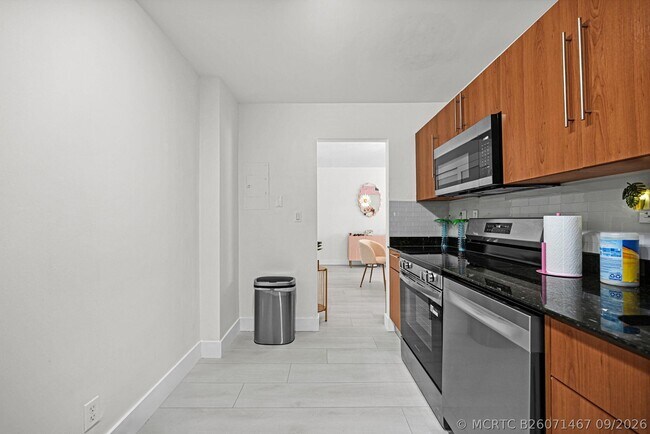 Building Photo - 3001 S Ocean Dr