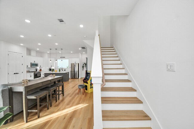 Building Photo - 3004 Holman St