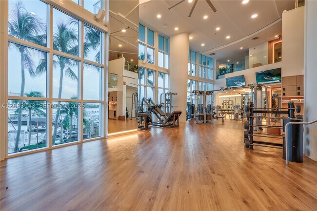 Building Photo - 1000 South Pointe Dr