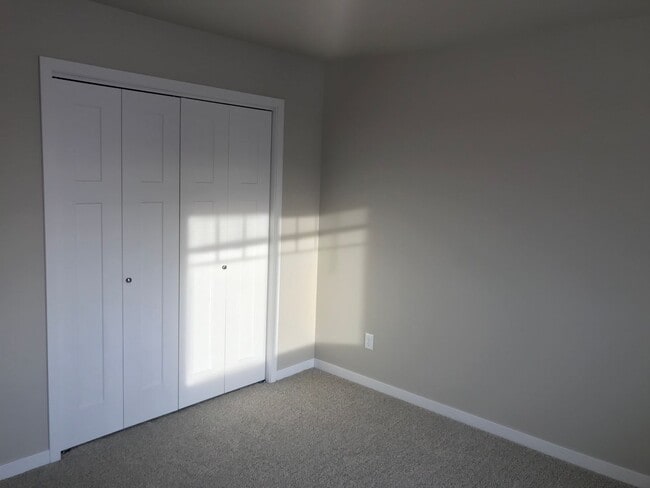 Building Photo - 3 Bed 3 Bath Twin Home