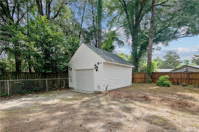 Building Photo - 415 Vista Dr