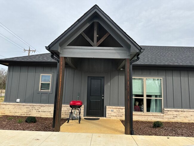 Building Photo - 4073 County Rd 152 W