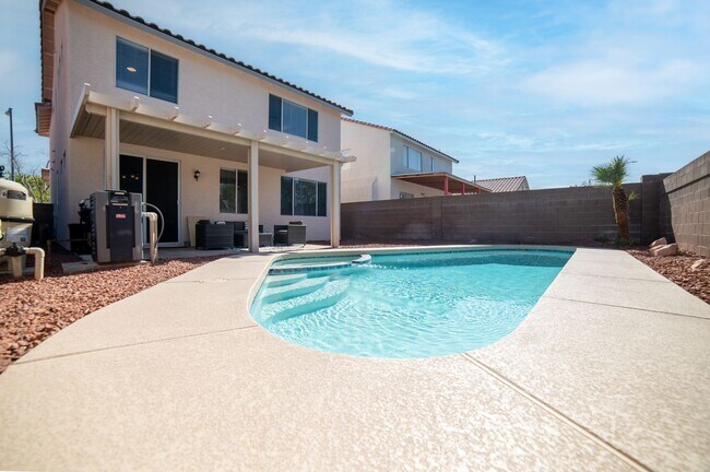 Primary Photo - Beautiful home with POOL and spa located n...