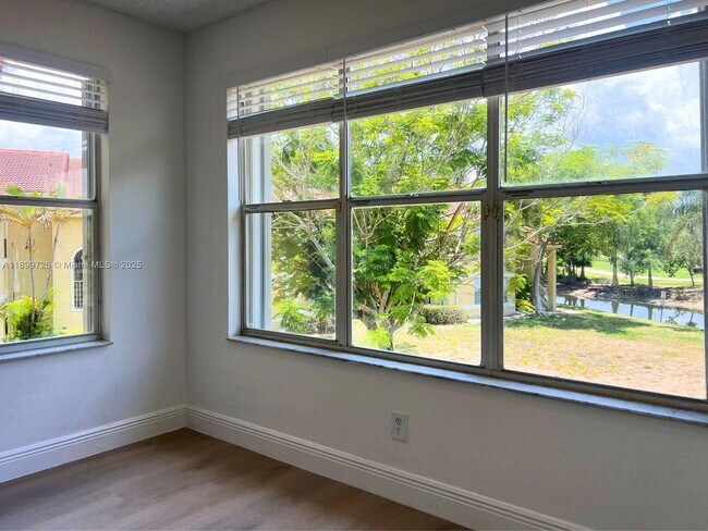 Building Photo - 731 Vista Isles Dr