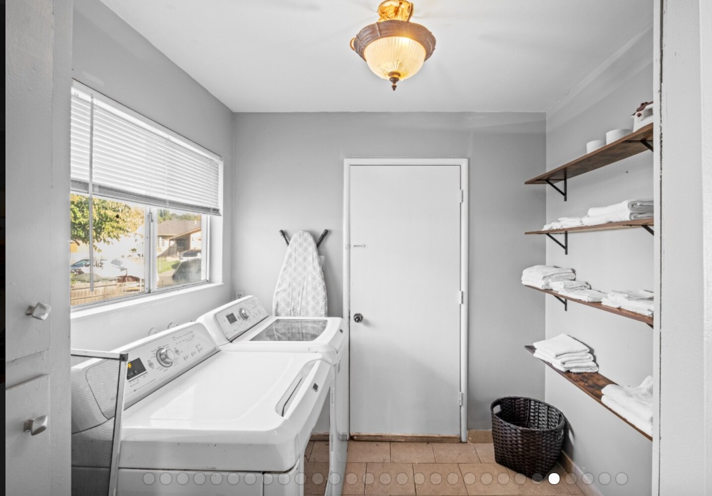 Building Photo - 325 Falcon Dr