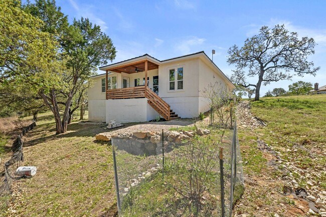 Building Photo - 104 Desert Rose S