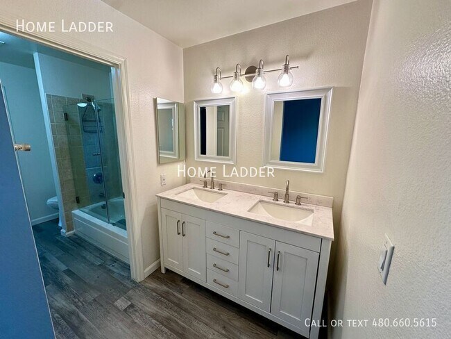 Building Photo - 1702 N Ventura Ln