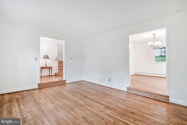 Building Photo - 8205 Robin Hood Ct