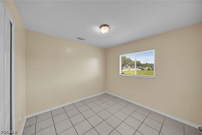 Building Photo - 3738 Santa Barbara Blvd