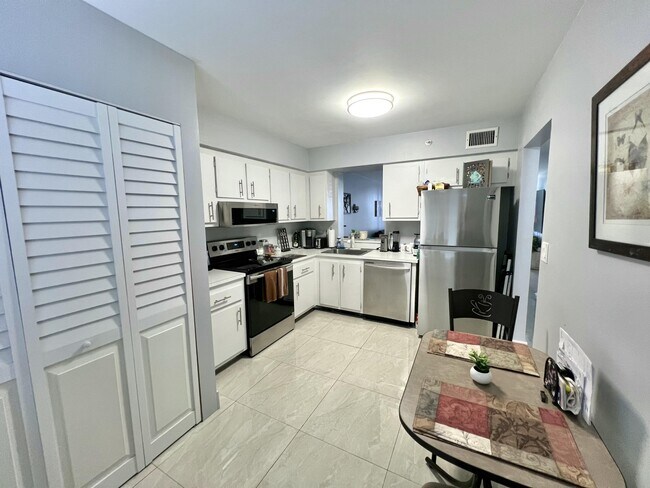 Building Photo - 4570 NW 18th Ave