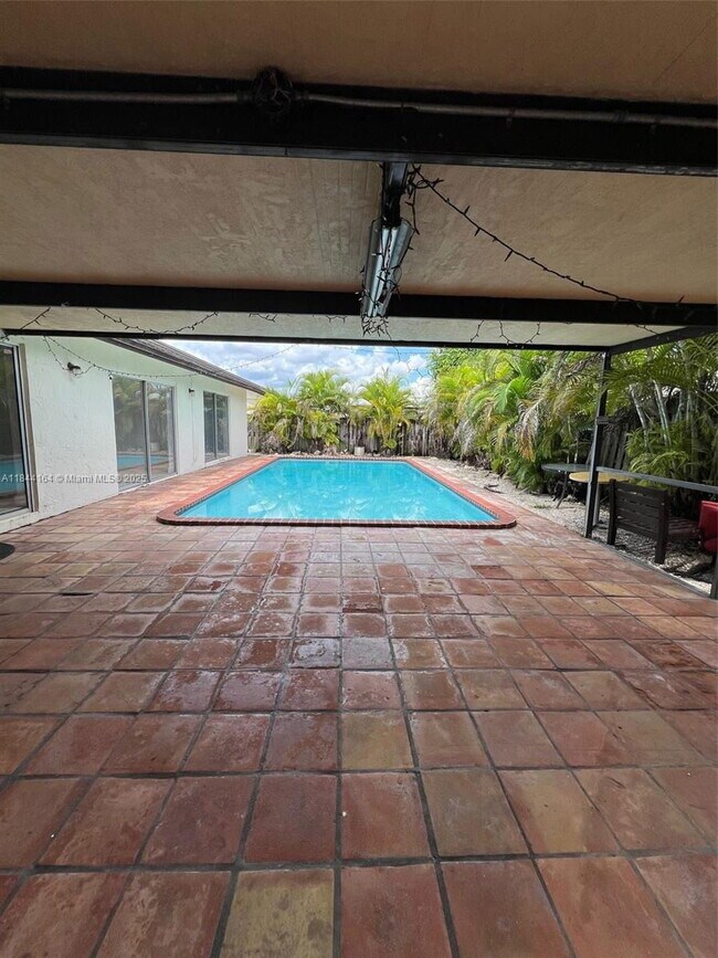 Building Photo - 14605 SW 75th Ave