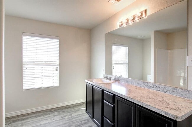 Building Photo - 4136 Twinleaf Dr