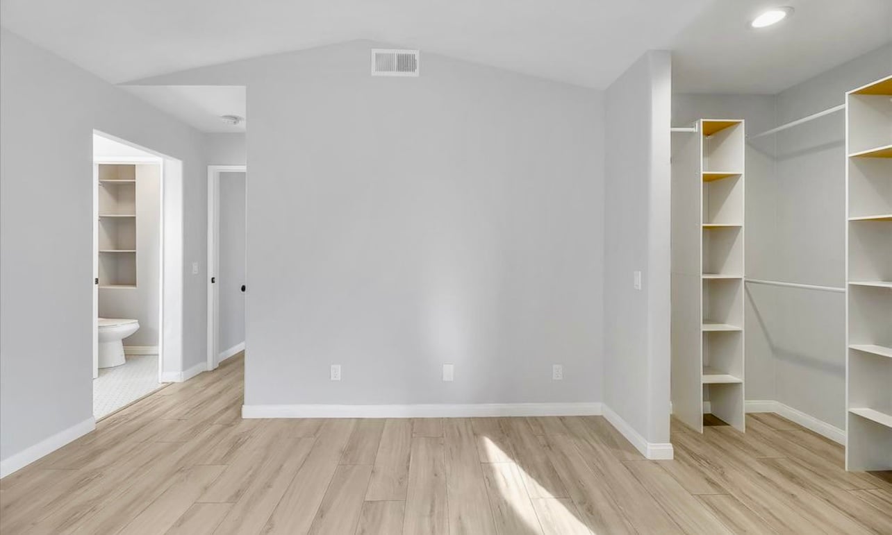 Building Photo - 400 Sanibelle Cir