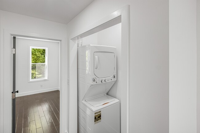 Building Photo - BEAUTIFULLY RENOVATED on the best block in Remington!