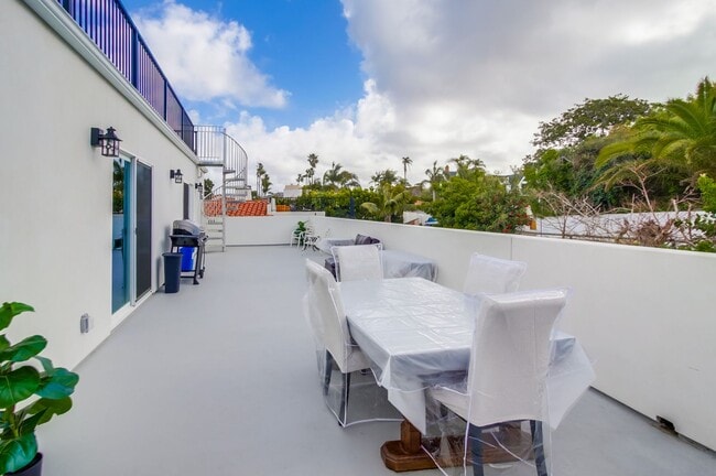 Building Photo - Gorgeous luxury flat with ocean view in La Jolla. Gustavo Lopez