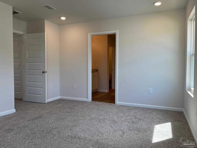 Building Photo - 10942 Blacktail Loop