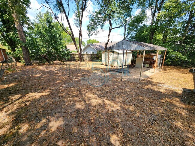 Building Photo - 3402 Lilac Terrace