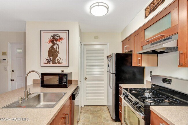 Building Photo - 54 Lear Ct