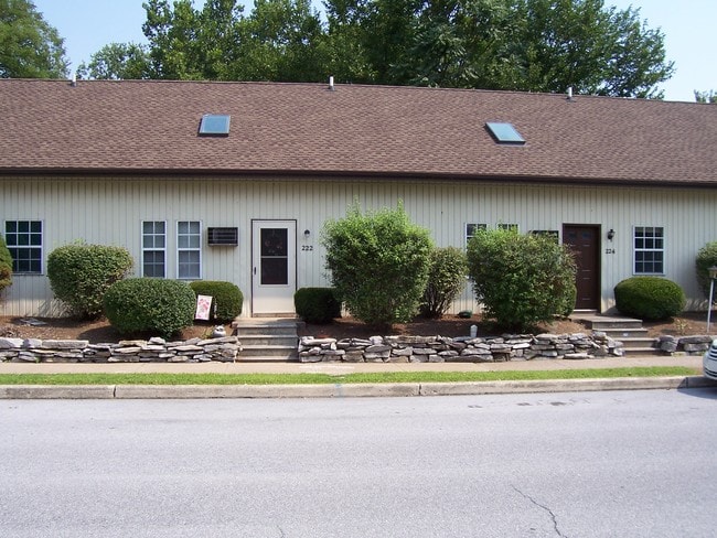 Building Photo - 124 Umberto Ave