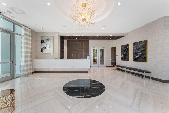 Building Photo - 485 E Royal Palm Rd