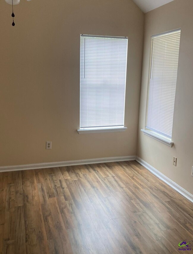Building Photo - 110 Country Cove