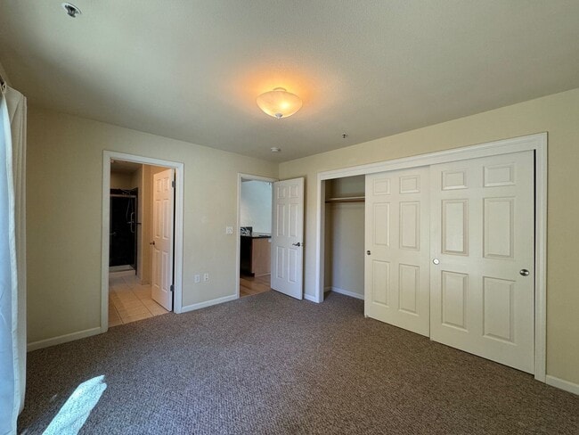 Building Photo - Newly available Stunning 2 Bedroom home fo...