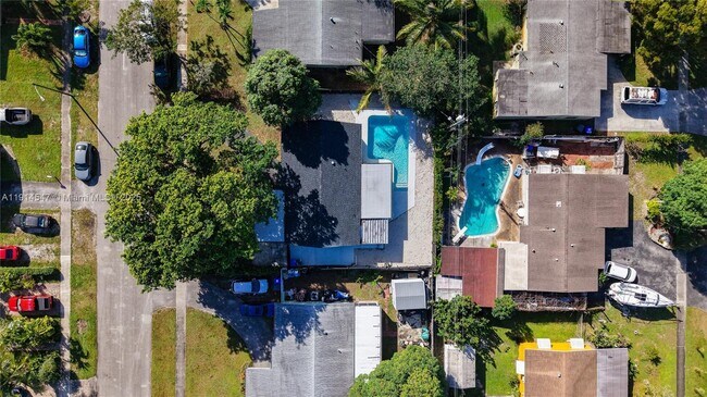 Building Photo - 600 N 66 Terrace