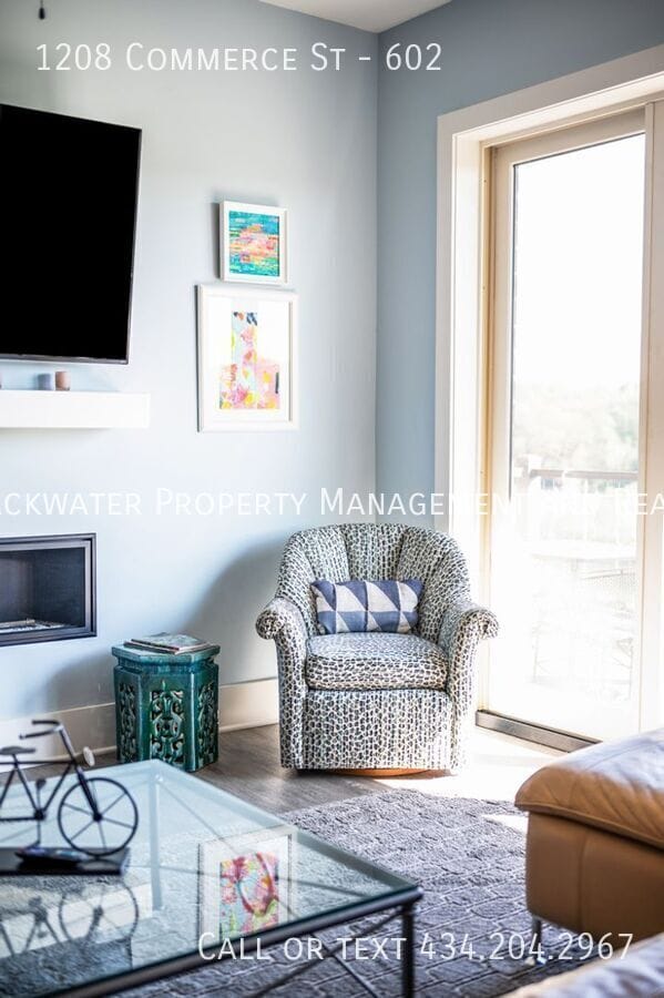 Building Photo - 1208 Commerce St