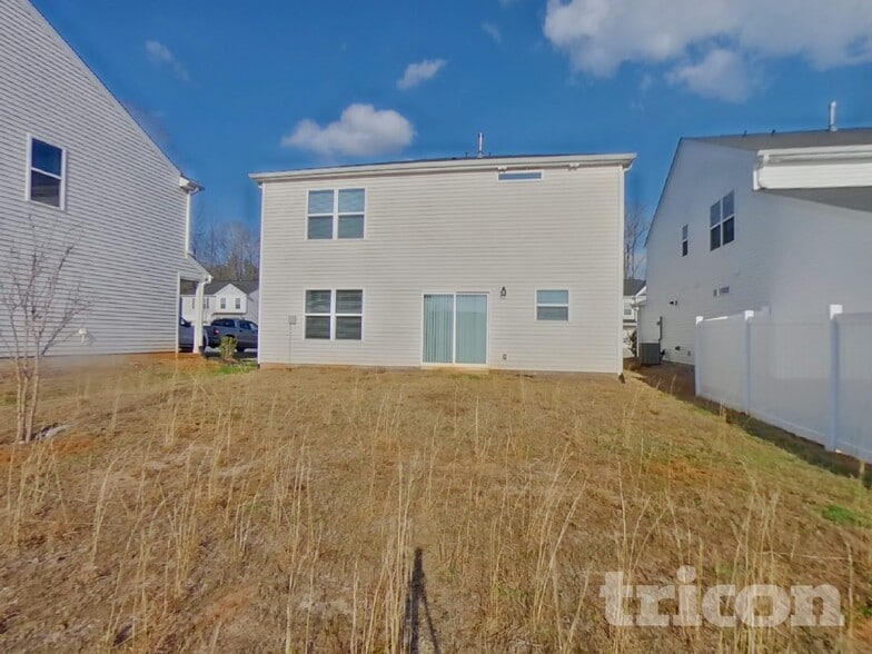 Building Photo - 33 Chalet Ct