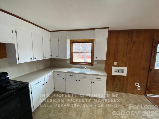 Building Photo - 3810 Vanderburg Dr S