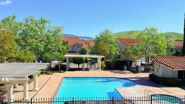 Building Photo - Charming and Move-in Ready 3BD/2.5BA, Two-Story Townhouse in Miravilla at Gale Ranch, San Ramon- ...