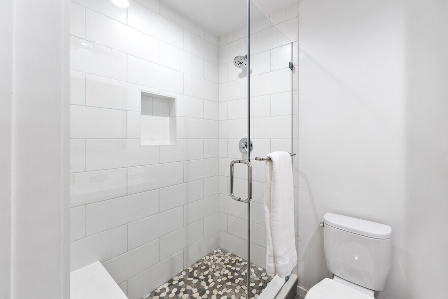 Building Photo - 131 Gull St