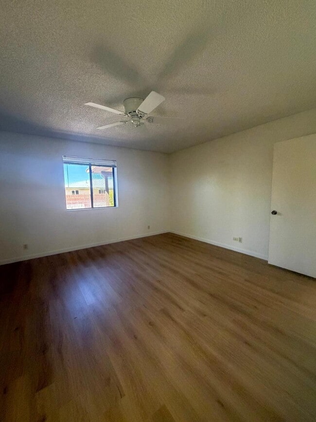 Building Photo - 520 S Greenfield Rd