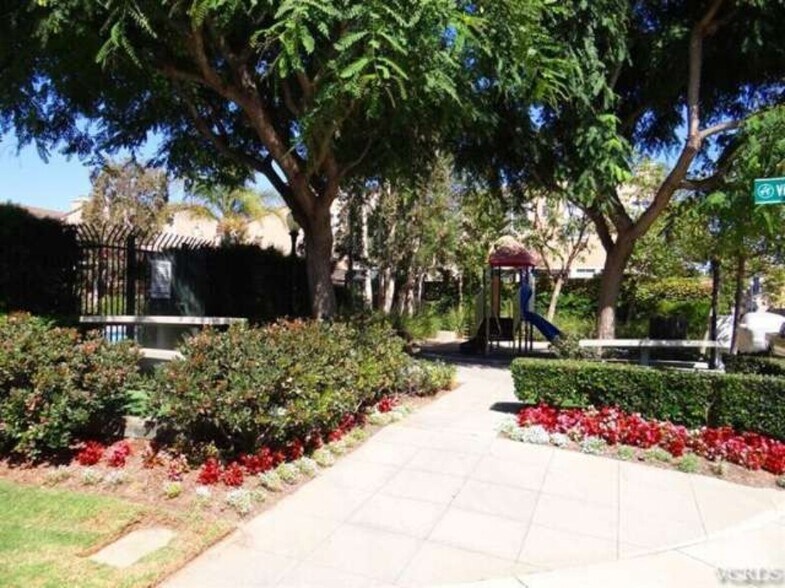 Building Photo - 2525 Villamonte Ct