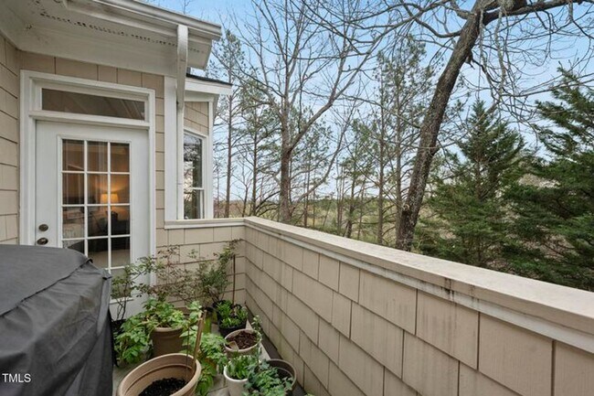 Building Photo - Spacious & Serene 5+ Bedroom Home in Sough...
